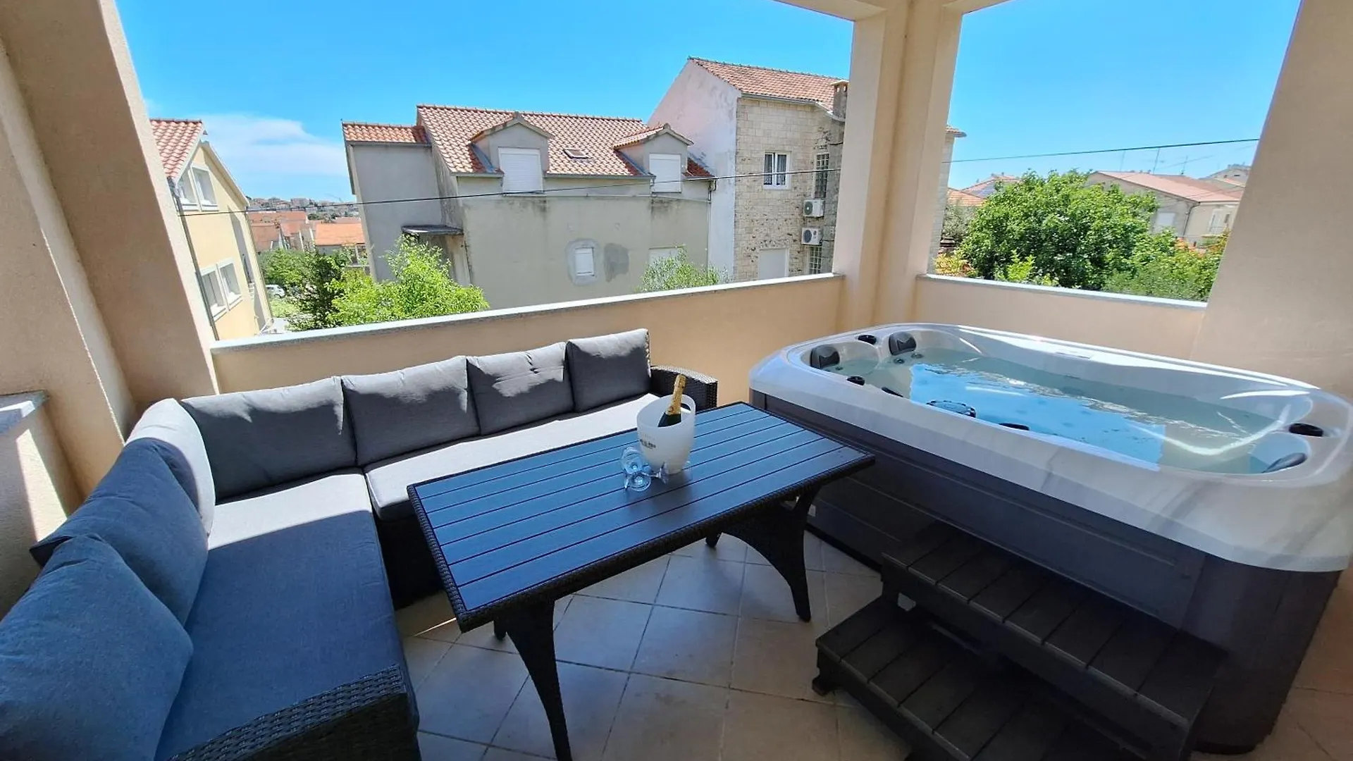Apartments Kapelica Trogir