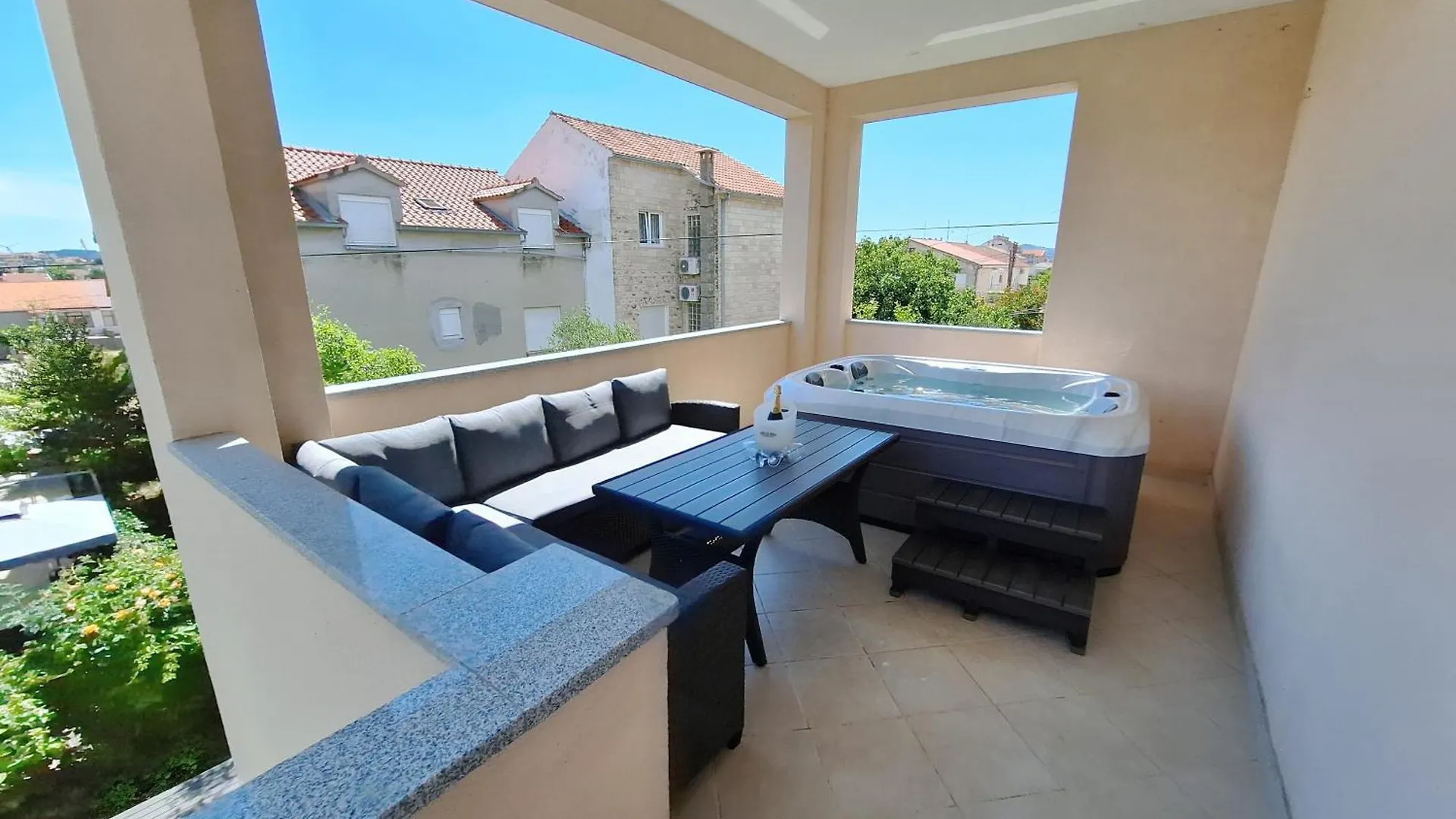 Apartments Kapelica Trogir